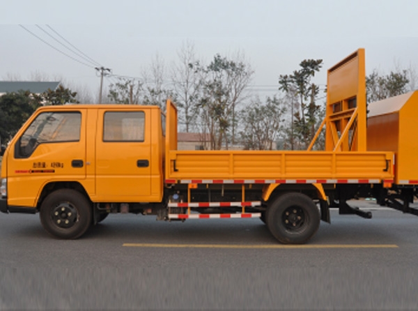 NJJ5061TFZ5翻轉(zhuǎn)式碰撞緩沖車(chē)