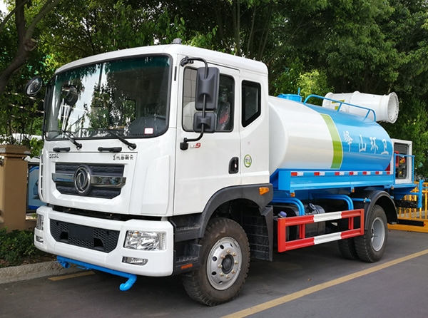 東風(fēng)D9多功能抑塵車(chē)