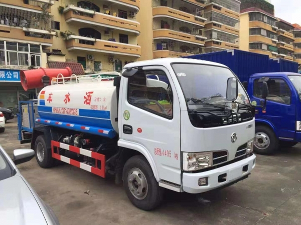 東風(fēng)福瑞卡4方霧炮車(chē)