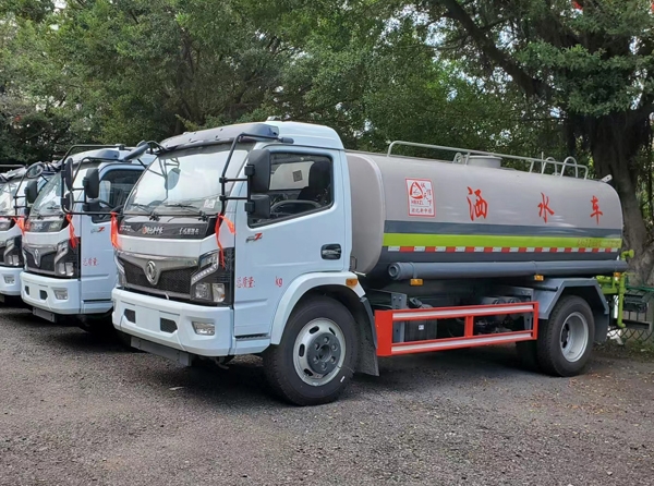 9方灑水車(chē)